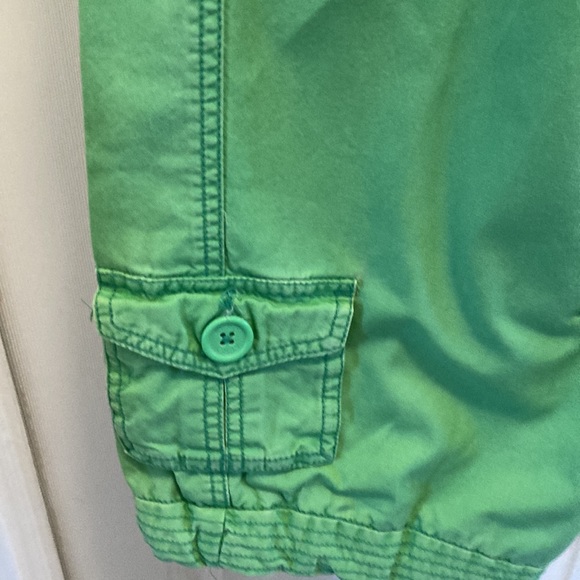 Low rise green capris - Picture 4 of 15